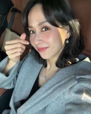 Cho Yeo-jeong Instagram - 무대인사 출근길 샷🍩