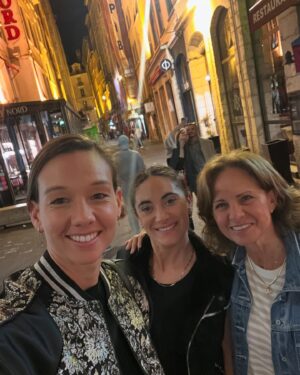 Christiane Endler Instagram - ¿Qué les gustaría saber sobre mi vida en Lyon? Déjenme sus preguntitas abajo ⬇️ los leo! ☺️