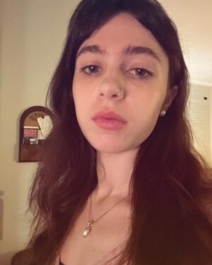 Clairo Instagram - Oh and I sang on this song ! Happy holidays