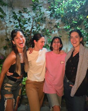 Clara Alonso Instagram - Pasa la vida y seguimos siendo felices con cada encuentro.