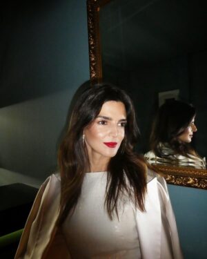 Clara Lago Instagram - Gracias a mi equipo fantasía de chapa, pintura y estilismos 💖 @paulasoroa @joseherrerastylist y gracias también a:
💄 @diorbeauty 
💇🏻‍♀️ @sebastianproes 
👗 @barolucasbl 
👠 @sophiawebster 
… por hacerlo posible 🥰🫶🏼