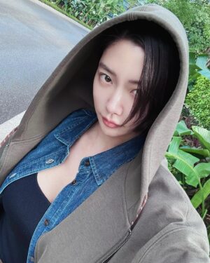 Clara Lee Instagram - #numberonegirl #happiness