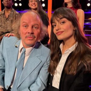 Clara Luciani Instagram - Merci pour tous vos retours sur le prime de vendredi. On y travaillait depuis des semaines 🤍. Merci les élèves pour votre tendresse (et pour le bol aussi), à @nikosaliagas pour ses mots, et à mes invités @philippekaterine , @thomas.dutronc , @thisisluckylove & @vitaa d’avoir répondu présents et d’avoir enflammé le plateau.
Votre marraine la bonne fée 🧚🏻.