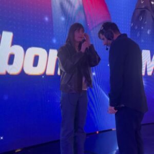 Clara Luciani Instagram - Merci pour tous vos retours sur le prime de vendredi. On y travaillait depuis des semaines 🤍. Merci les élèves pour votre tendresse (et pour le bol aussi), à @nikosaliagas pour ses mots, et à mes invités @philippekaterine , @thomas.dutronc , @thisisluckylove & @vitaa d’avoir répondu présents et d’avoir enflammé le plateau.
Votre marraine la bonne fée 🧚🏻.