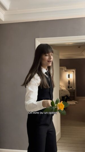 Clara Luciani Instagram - Lipsync le plus râté de l’histoire. Ce sera tout pour moi. ⚰️😭