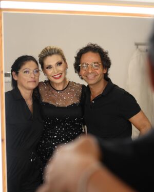Clara de Sousa Instagram - Sou grata a todos os que me acompanharam nesta noite dando o melhor de si para que eu me sentisse bem. Ao @carlos_gil_designer por ser incansável, divertido e irrequieto na sua expressão criativa. À @gillesjoalheiros que me acompanha há mais de 20 anos e que me trouxe as jóias discretas qb num vestido já de si com imenso brilho. Ao fantástico e único @luisonofreofficial por mais umas sandálias altas e maravilhosas, mas seguras e muiiiiito confortáveis. E last but not least à @helenacarmona5 que tratou de todo o styling e à @elsa_martinho e ao @hair.by.leonelsimoes, amigos e companheiros de (quase) uma vida. Ah…! E ao meu “anjo da guarda” @denis_gachter por não me deixar faltar nada nada nada. Muito obrigada a todos ❤️
Fotos 2 a 6 @ruivalido 
#ajudaaproducao #globosdeouro2024 #sic #trabalhodeequipa