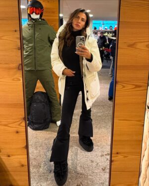 Claudia Galanti Instagram - Let it snow !!! 🫣☺️🏂. It’s  timeeeeee !!!