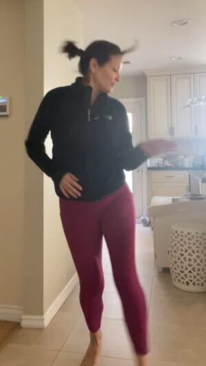 Constance Marie Instagram - Well THAT was a loooong frikkin week!
😳
Because,
I STILL CAN,
I DANCE!!
I am STILL HERE!
I will NOT give up!
And,
YOU shouldn’t either!
✨💪🏽✨
#FridayFeeling #Resist #Friday #dance #StrongerTogether  #celiacruz #Rebelion