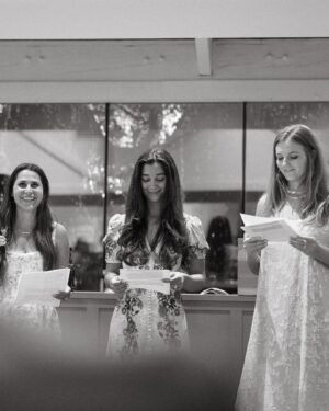 Corinne Foxx Instagram - the rehearsal 🤍 embraces, toasts & belly laughs 

photography: @victoriagoldphotography 
styling: @daniandemmastyle 
event: @gellerevents 
makeup: @marissa_tomaino 
hair: @marciahamiltonhair