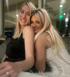 Courtney Hansen Instagram - Wishing you health, peace, prosperity & big love in 2025!!! 🤍🎆
