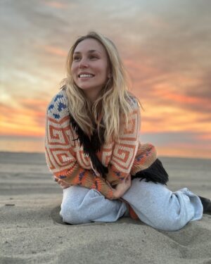 Courtney Stodden Instagram - ✨ embracing the magic of the beach at sunset, where the child in me dances free and happy 🌅 💖 each wave whispers dreams, and every grain of sand holds a story. Here, I find my spirit soaring in harmony with nature 🌊 ✨ #beachvibes #sunsetmagic #freespirit #naturechild #soulfulmoments 💋 🐾