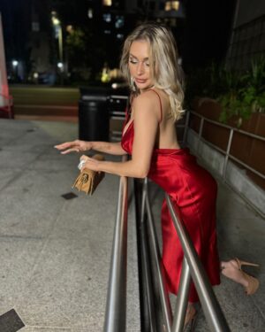 Courtney Stodden Instagram - I survive because the fire inside of me burns brighter than the flames around me 🔥 #femaleempowerment #mindset