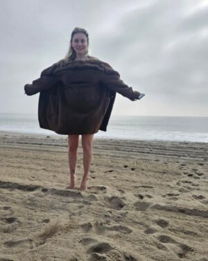 Courtney Stodden Instagram - Chill and relaxed with my pookie taken pics of meeeeh ❤️🌊💨 #beachlife