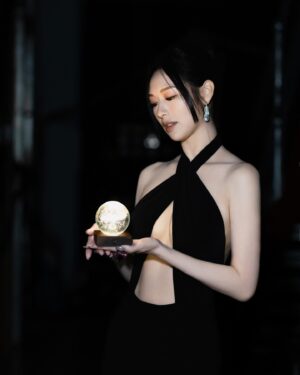Crystal Fung Instagram - 光與影的結合

Makeup : @kayowang 
Hair : @jayxhair @hola.hair.pets 
Gown : @normakamali 
Jewelry : @thek_jewelry 
Nails : @handandfootnailspa 
Lash lift : @visage.beauty 
📸 : @ed.win_0418