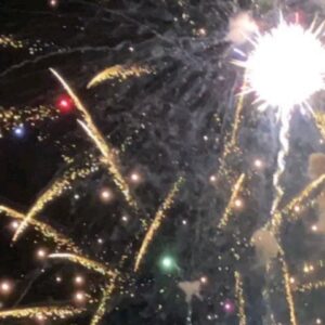 Crystal Kay Instagram - Happy New Year😚

明けましておめでとうございます🥰
大晦日はナガシマスパーランドでみんなと一緒にカウントダウンとライブでシメ、ライブで今年をスタート🎶

去年は色々とチャレンジな一年でした。イイ意味で！
２０２５年が何を学ばせてくれるのかが楽しみ💟
Excited for what this year will teach me 💞

いろんな所でみんなに会えるの楽しみにしてます❕
今年もよろしくお願いします✨

イイ一年にしようね✨