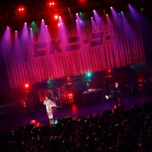 Crystal Kay Instagram - CK25 SPECIAL GUESTS-

２５周年を更に盛り上げてくれた私のファミリー👪
戦友そしてsister の @boakwon と同期でお兄ちゃんたちの　@mflo_official ❤💙

BoAは元々振り付けしが一緒でそこで会いたいってなってボエムでデートしたのがはじめてw。１５歳とかだったね✨お互い尊敬しあってて友達にもなりたくてってめっちゃスィートな時間だった💗BoAはパイオニアだと私は思ってる✨今もこれからもずっとリスペクトだよ💕

m-floは私のインターナショナルな部分をもっと音を通して武器にしてもいいって思わせてくれた。英語や自分の持ってるアメリカと日本、韓国のカルチャーを自由につかってのいいんだって💕そこから私の製作の時のマインドが変わりました✨

みんな世界を音楽で繋げるって思いは一緒でそれを今まさに実現していて、しかも同期でステージをともにできるってまじで幸せ‼️

感謝してます。
忙しいなかBoAはは韓国から、m-floのお二人、お祝いしに来てくれて本当にありがとう‼️

I love you guys❗❗❗