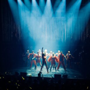 Crystal Kay Instagram - CK ニーゴー 12.21.24

この景色を見たくて前から口に出してた２５周年ライブ。描いたまま、それ以上の景色がみれた夜でした( ；∀；)今回はセトリからどうしようかみんなで悩みまくって決めて、ダンサーもオーディションをして４００人以上もの応募が❕キッズから大人までみんな力強いダンスそしてサポートをしてくれました you guys were so amazing. THANKYOU💙

今回振りもダンサーのプロデュース全力でしてくれた　@nazuki_08 ありがとう‼️バンドも音でずっしり、ダンサーズもドラッグクイーンズも支えてくれてありがとう‼️プロフェッショナルなみんなに囲まれて幸せもんです💝

そしてなによりCkニーゴーをお祝いしにいろんな場所から足をはこんできてくれたみんな‼️みーーーーんなに大きな大きなありがとう❤たくさんの愛をステージにたちながら、感じました。歌って、踊って、笑って、繋がってた！大好きな光景です✨
ミーグリも全て売り切れてしまいました😲みんなに直接会えて嬉しかったです😌
また会いに来てね😌そして、
これからもみんなのために歌わせてね🌠

来てくれて、心からありがとう🎵

またすぐ次あげます😌😌😌

#CK25 #ckニーゴー

📸: @hayatowatanbe