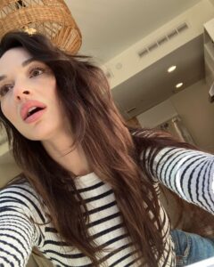 Actress Crystal Reed HD Photos and Wallpapers January 2025