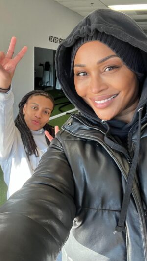 Cynthia Bailey Instagram - We are back!!!💪🏽💪🏽💪🏽
Let’s go 2025!!! The journey begins! 
Great day 1 of the year workout with my trainer/hypewoman @teegymjunkie @litfitnutrition & the struggle was real. And as usual we did a happy dance after. She taught it to me in 5  minutes! How did I do?😜

#newyearbetterme
#godswill
#losing50
#foused
#2025