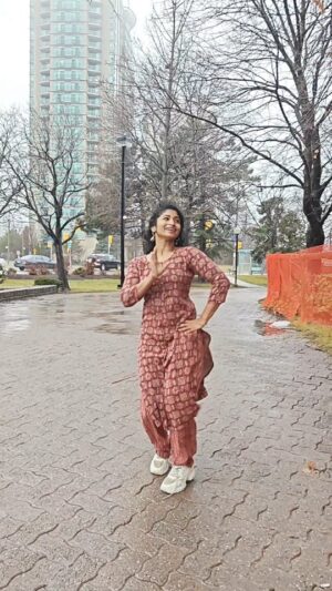 Cynthia Vinolin Instagram - Adadaa Mazladaa 😍✨

#cynthiavinolin #dancereels #love #toronto #canada🇨🇦 #peace #happiness #chennai #dancereels