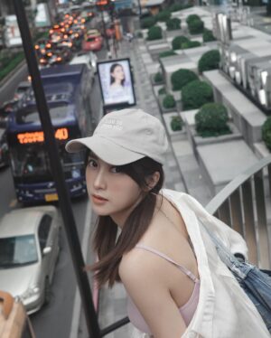 DaYuan Lin Instagram - 最近好像跟我的左臉越來越熟了☺️
未來還請多多照顧。

這是還在曼谷享受陽光的時候
沒想到冬天怎麼轉眼間又要來臨了
還沒有做好要整理衣櫃的打算ㄟ….

#週末愉快 #先整理好心情再整理好衣櫃 😆
#明天不blue #開始過敏就知道要換季了 #早起都要打個噴嚏 #流個鼻水 #晚安星期日