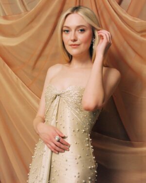 Dakota Fanning Instagram - EMMYS 🥂 a day and night I will never forget. thank you to everyone in my life, who made me feel so special and loved. man oh man am I lucky. i love my RIPLEY crew so much. forever and ever. thank you to Mr. Armani and Roberta for letting me wear the dress of my dreams. ✨ 
@giorgioarmani  @cledepeaubeaute 
@beladorajewelry 
@josephsaidianandsonsjewelry 
@samanthamcmillen_stylist 
@justjenda 
@erinayanianmonroe 
@chloerosey