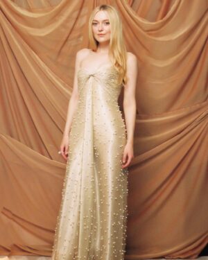 Dakota Fanning Instagram - EMMYS 🥂 a day and night I will never forget. thank you to everyone in my life, who made me feel so special and loved. man oh man am I lucky. i love my RIPLEY crew so much. forever and ever. thank you to Mr. Armani and Roberta for letting me wear the dress of my dreams. ✨ 
@giorgioarmani  @cledepeaubeaute 
@beladorajewelry 
@josephsaidianandsonsjewelry 
@samanthamcmillen_stylist 
@justjenda 
@erinayanianmonroe 
@chloerosey