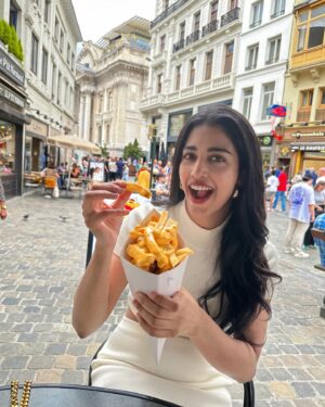 Daksha Nagarkar Instagram - POV: You catch me in Belgium, double-fisting fries and living my best life 🍟✌️
#dakshanagarkar #love #happy #belgium #brussels #europe #travelphotography #fries🍟 #country #european