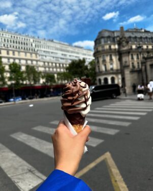 Daksha Nagarkar Instagram - POV: You catch me in Belgium, double-fisting fries and living my best life 🍟✌️
#dakshanagarkar #love #happy #belgium #brussels #europe #travelphotography #fries🍟 #country #european
