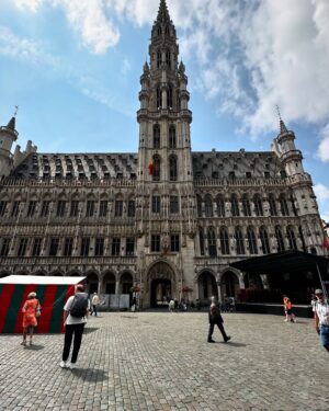 Daksha Nagarkar Instagram - POV: You catch me in Belgium, double-fisting fries and living my best life 🍟✌️
#dakshanagarkar #love #happy #belgium #brussels #europe #travelphotography #fries🍟 #country #european