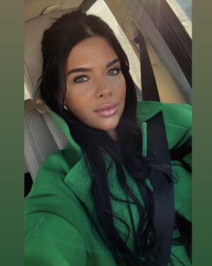 Damla Ersubaşı Instagram - Çok hoşuma giden bi cümle ekliyim, bence aynı şeyi yaşayan, hisseden vardır☺️
“Oldukları gibi görmüyorsun insanları, olabilecekleri gibi görüyorsun.”🌸