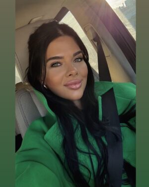 Damla Ersubaşı Instagram - Çok hoşuma giden bi cümle ekliyim, bence aynı şeyi yaşayan, hisseden vardır☺️
“Oldukları gibi görmüyorsun insanları, olabilecekleri gibi görüyorsun.”🌸