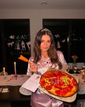 Daniela Calle Instagram - 28 y me siento tan tan afortunada y suertuda❤️🏹🥹 

Gracias gracias gracias🥹