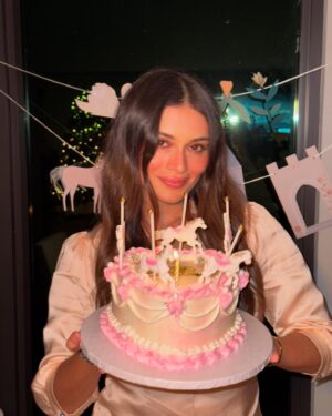 Daniela Calle Instagram - 28 y me siento tan tan afortunada y suertuda❤️🏹🥹 

Gracias gracias gracias🥹