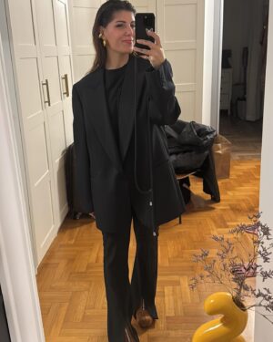 Daniela Collu Instagram - Trenta giorni ha novembre e qualcuno anche dicembre