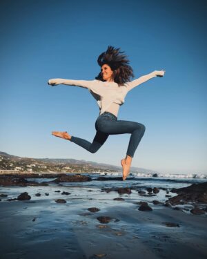 Daniela Ruah Instagram - This is happy. This is fulfilled. This is still growing. This is learning. This is making mistakes. This is still jumping for joy. This is loving. This is guiding. This is being guided. This is talking. This is listening. This is still figuring out parts of myself. This is evolving. This is mothering. This is wifing. This is 41 ❤️
.
Thank you for the beautiful messages I’ve received all day 🙏🏼❤️💋
.
Isto é felicidade. É estar preenchida. Ainda é crescer. É aprender. Éa cometer erros. Ainda é saltar de alegria. Isto é amar. É a guiar. É ser guiada. Isto é falar. É ouvir. Isto ainda é a descobrir partes de mim. É evoluir. É ser mãe. É ser mulher. Isto são 41 ❤️
.
Obrigada pelas mensagens tão bonitas que tenho recebido 🙏🏼💋❤️
.
📸 by @swrightolsen 😁