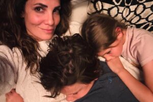 Daniela Ruah Instagram - I love this time of year, that starts with Thanksgiving… days start to feel cozy as we come up to my favorite holidays… my birthday, Hanukkah, Christmas, River’s birthday, New Year, Dave’s birthday… yup, its busy at the Ruah Olsen home… feeling really grateful for who I have and the life we’re building ❤️
.
Adoro esta altura do ano, que começa com Dia de Acção de Graças… os dias começam a ser cozy ao aproximarmo-nos das férias… os meus anos, Hannukah, Natal, anos do River, Ano Novo, anos do Dave… é isso, estamos bastante ocupados no lar Ruah Olsen… sinto-me muito grata pelos meus e a vida que andamos a construir ❤️
.
#thanksgiving #holidays #family #love #forlife #kids #hubby #grateful