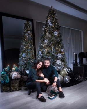 Daniella Rahme Instagram - Merry Christmas from the Zeytouns 🤍🎄🕯️