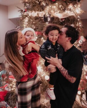 Danielle Clyde Instagram - Christmas 2024 vs 2022 🤍 ¿quién nos sigue desde entonces?