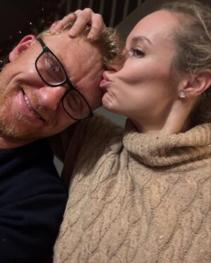 Danielle Savre Instagram - Had a holly jolly Christmas … 🎶 hope you all did too! 
🥂 🎄