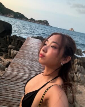 Danupha Khanatheerakul Instagram - ทะเล ศิลปะ ชีวิต
My first solo trip ever, and I’m already looking for the next one :) Cuz something always happens, and anything can happen. Know yourself best and only then can you truly explore the world so Why complicate your life? 

Love, Minnie 

25/3/2024