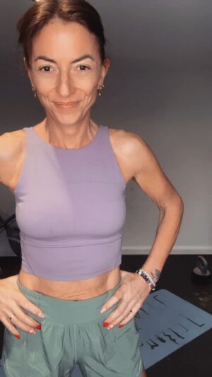 Davina McCall Instagram - Ok I’m back training . Been walking daily . Yesterday I did 15 minutes in the gym .. just to see . I’ve lost a lot of muscle so gonna eat really well and train hard !! This @ownyourgoalsdavina challenge has come at the perfect time … feels quite humbling … but in a good way 💕 taking everything nice and slow … really listening to my body … #strengthandsculpt .. 20 mins with @richcallender on OYG … who is with me ?