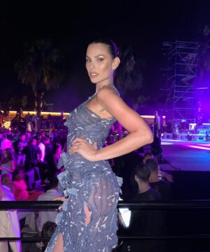 Dayane Mello Instagram - @oh_carla_  night of fun 💎
