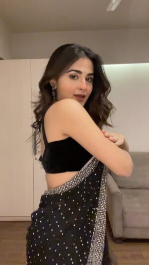 Debattama Saha Instagram - Had to do this dance trend wearing a saree 🤍🪩
.
.
.
.
.
.
#reels #dance #trend #trendingreels #tyla #viral #trendingvideos #trendingdances #explore #explorepage #push2start #fyp #debattamasaha #dancereels