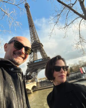 Debi Mazar Instagram - PARIS for 48 hours!🇫🇷💃🏻🕺🏻
Romantic getaway finally!
Thankyou to my wonderful hosts @ny18spm @randyflorke !!!
Flea Market,French Food,walking hand in hand,Dinner with new friends & old! Holiday lights ..magnifique!💃🏻🕺🏻🇫🇷💯❤️