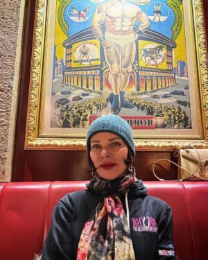 Debi Mazar Instagram - PARIS for 48 hours!🇫🇷💃🏻🕺🏻
Romantic getaway finally!
Thankyou to my wonderful hosts @ny18spm @randyflorke !!!
Flea Market,French Food,walking hand in hand,Dinner with new friends & old! Holiday lights ..magnifique!💃🏻🕺🏻🇫🇷💯❤️