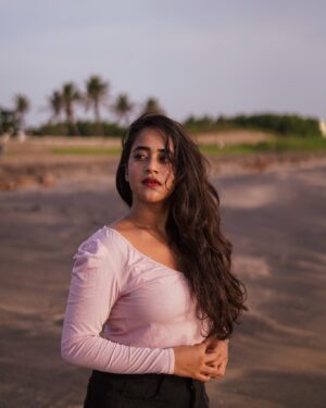 Deepthi Sunaina Instagram - Serenity looks good on me❤️👀 
#deepthisunaina 

 📸 : @_parthiban_parames_