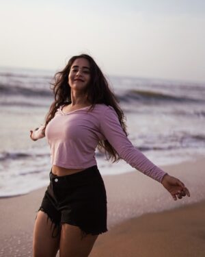 Deepthi Sunaina Instagram - Serenity looks good on me❤️👀 
#deepthisunaina 

 📸 : @_parthiban_parames_