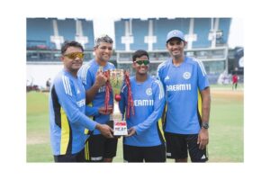 Deepti Sharma Instagram - C.H.A.M.P.I.O.N.S🏆🇮🇳

#testcricket #INDvsSA #indiancricketteam🇮🇳 #womenscricket #DS6
