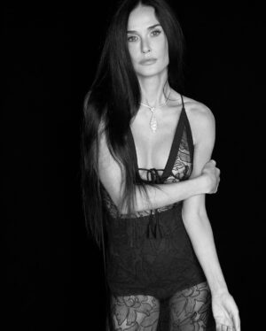 Demi Moore Instagram - @WMag Best Performances Issue 🏋🏻‍♀️ Shot by @mertalas and @macpiggot, styled by @saramoonves, words by #LynnHirschberg. Grateful to be included — thank you to the whole team!